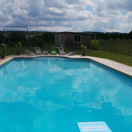 Familial Avec Piscine Partagee, Cheminee Et Jardin Clos Pres De Vichy - Fr-1-489-76 * Creuzier-le-Neuf